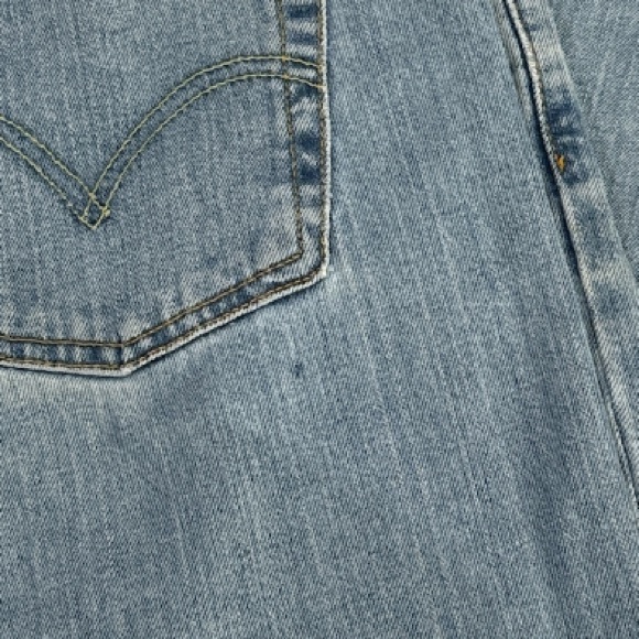 Levi’s 525 Boot Cut Light Washed Denim Jeans - Picture 6 of 6